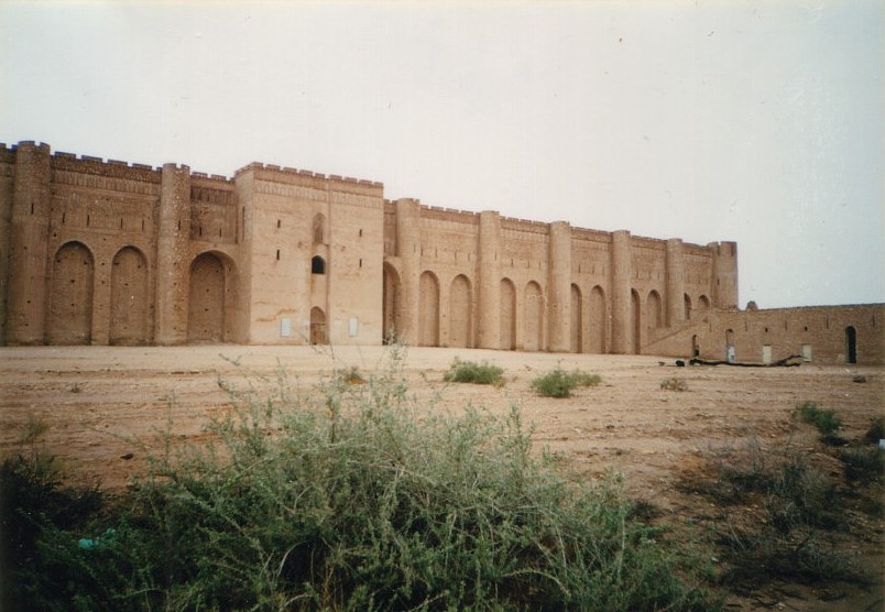 イラク／アッバース朝初期のオヘイドル城壁