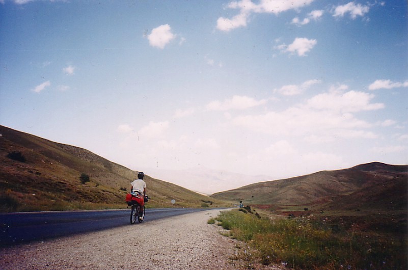 トルコ／アナトリア高原の道