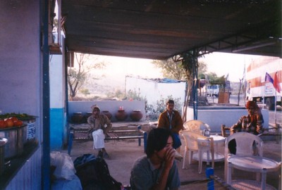 インド／ラジャスタン、街道沿いの茶店