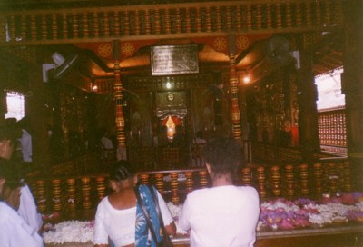 スリランカ／キャンディの仏歯寺
