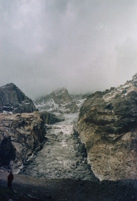パキスタン／ウルタル氷河トレッキング
